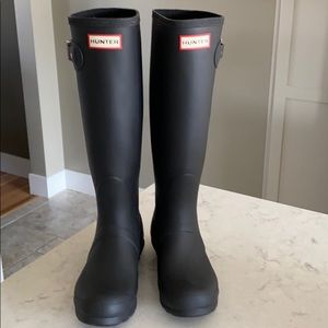 Black Hunter boots  size 6 new without box